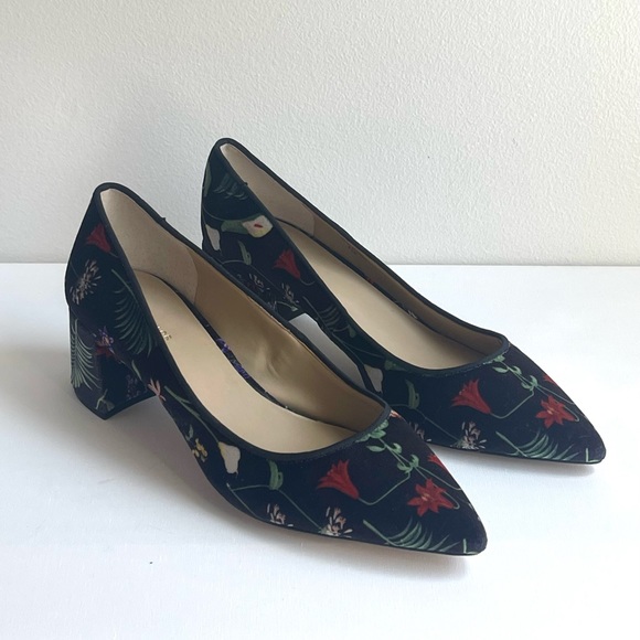 Ann Taylor | Bette Velvet Floral Block Heel - Picture 3 of 9